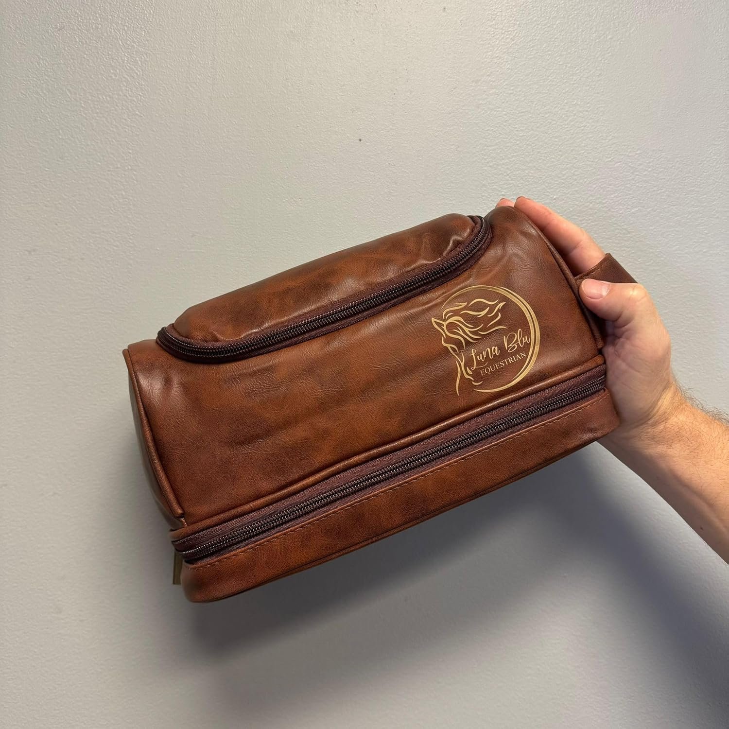 Custom Logo Personalized Leather Travel Toiletry Bag for Men Private Label Waterproof Hanging Gym Organizer Manufacturer Gift for Dad Husband Grandpa Lover Custom Logo Personalized Leather Travel Toiletry Bag for Men Private Label Waterproof Hanging Gym Organizer Manufacturer Gift for Dad Husband Grandpa Lover