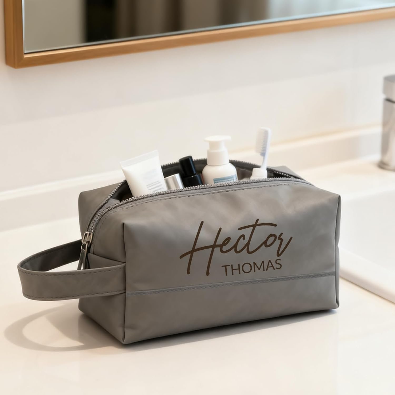 Private Label Toiletry Bag for Men Custom Logo Engraved Leather Travel Bag Manufacturer Groomsmen Gifts