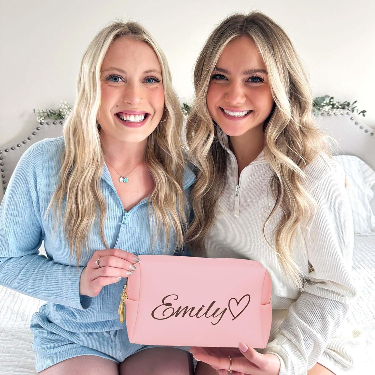 Custom Logo Personalized Makeup Bags with Name and Birth Flower Private Label Leather Cosmetic Travel Toiletry for Women Bridesmaid Wedding Gifts Manufacturer