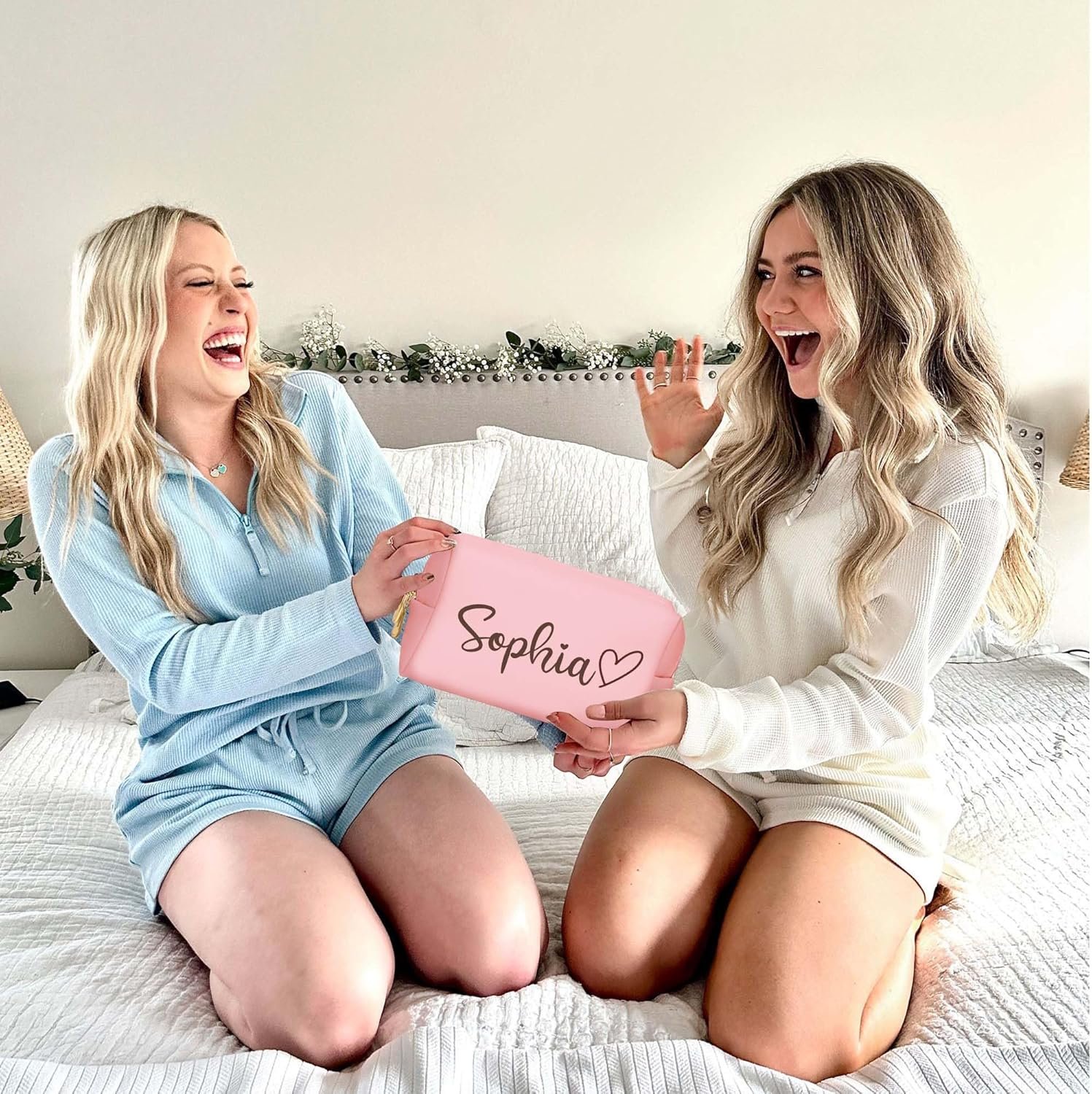 Custom Logo Personalized Makeup Bags with Name and Birth Flower Private Label Leather Cosmetic Travel Toiletry for Women Bridesmaid Wedding Gifts Manufacturer