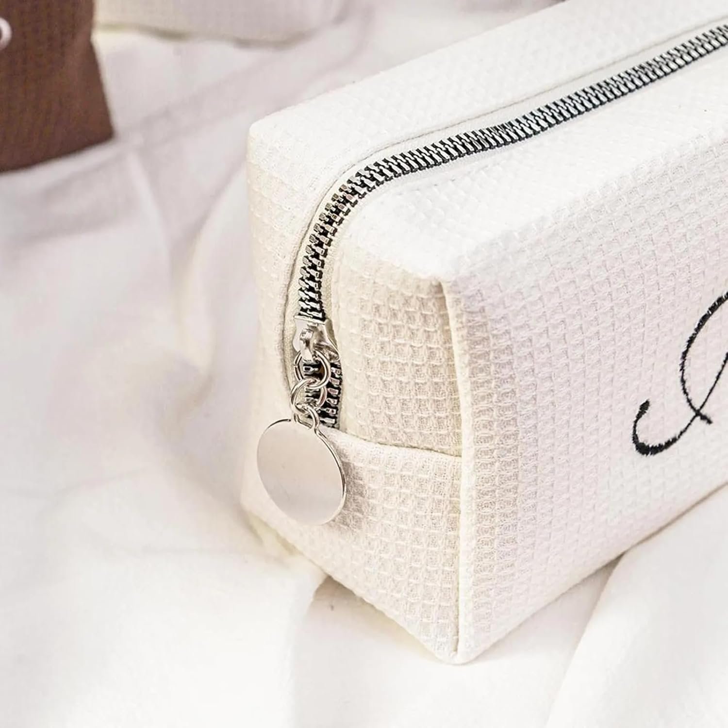 Private Label Personalized Waffle Makeup Toiletry Bag Custom Logo Initials Embroidered White Modern Bridal Bridesmaid Gift Manufacturer
