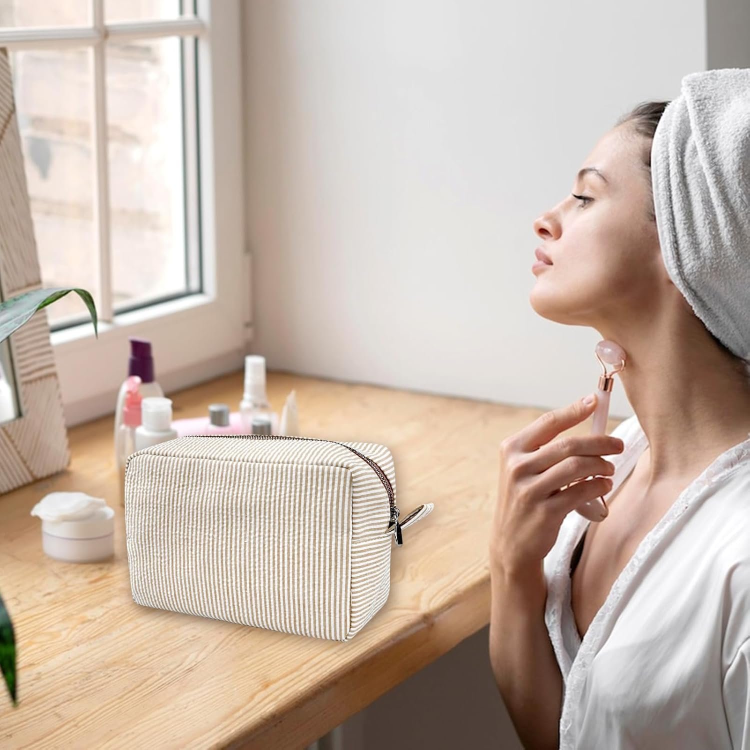 Manufacturer Seersucker Cosmetic Bags for Women, Custom Logo Travel Toiletry Stripe Makeup Organizer, Private Label Large Aesthetic Storage Pouch Brown