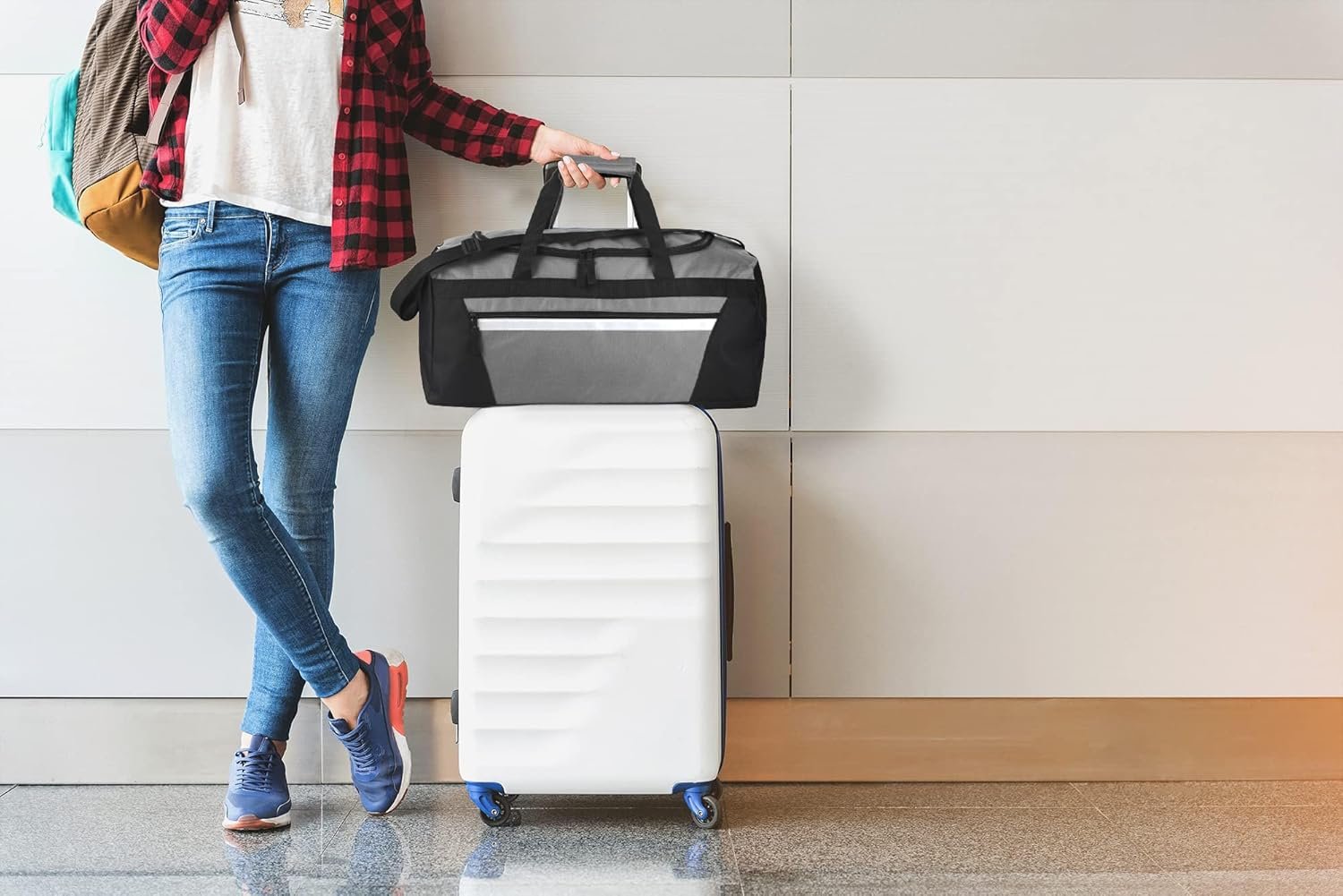 Manufacturer 40 Liter 22 Inch Private Label Reflective Duffle Bag with Custom Logo and Shoulder Strap for Men Women Travel Manufacturer 40 Liter 22 Inch Private Label Reflective Duffle Bag with Custom Logo and Shoulder Strap for Men Women Travel